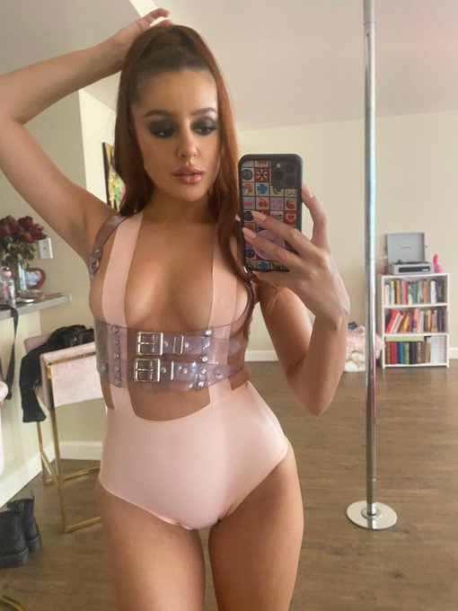 I do love the straps 👀 https://t.co/1svDYyWRr1 https://t.co/FNYV8DJpGi<a href="/tag/penthouse"class="tags"><span>#penthouse</span></a>