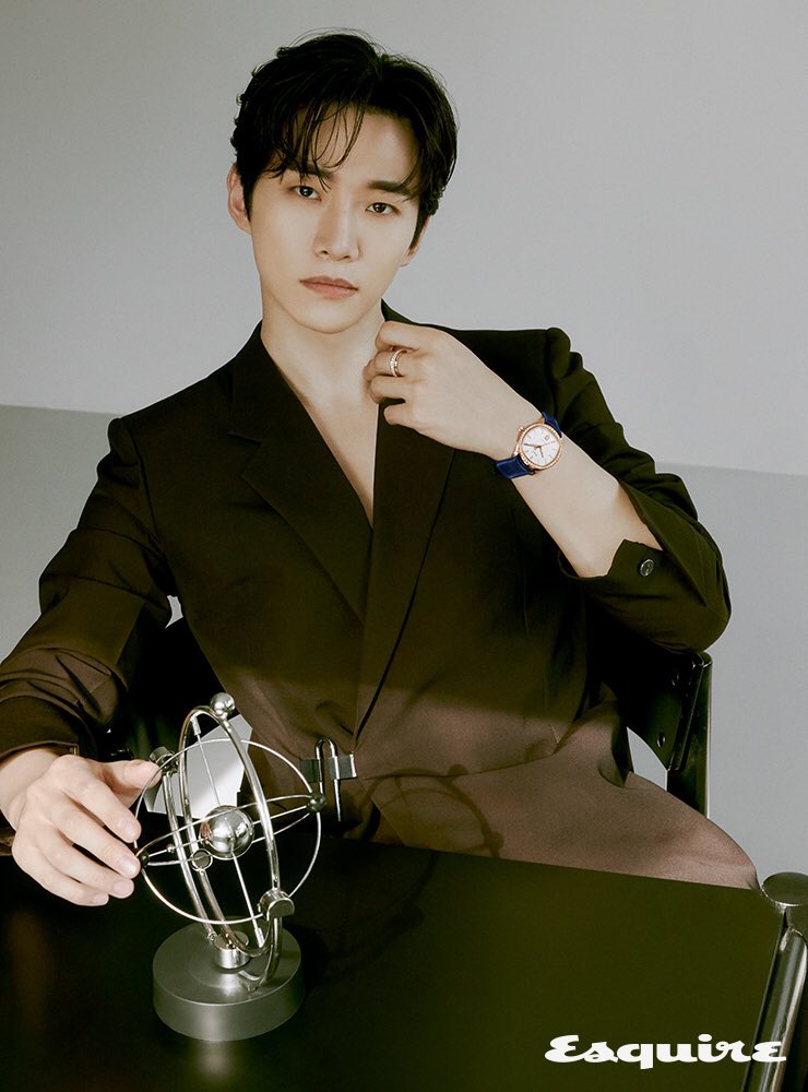 eundong9's tweet photo. 210825 에스콰이어 코리아 (Esquire Korea)

2PM 준호의 시간 part.1

매 순간이 평생의 한 번인 것처럼 최선을 다하는 2PM 준호의 시간은 늘 빠르게 흘러간다. 
피아제 그리고 오직 준호만의 시간.

📰https://t.co/IviCtaTsAE https://t.co/pi021iYoCP