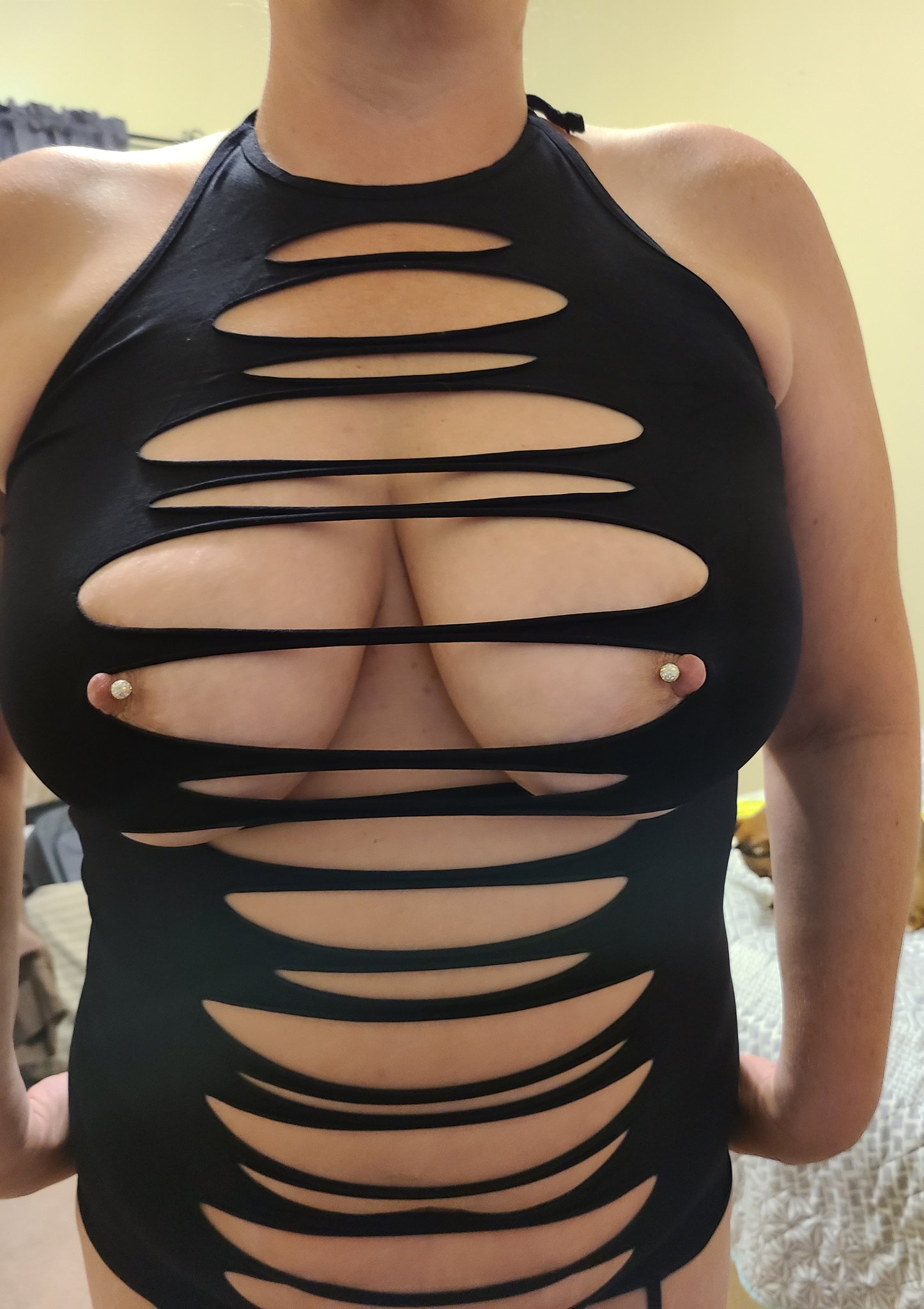 Happy Titty Tuesday everyone!!! #tuesdayvibe #amateurhotwife #pierced #bignaturalbreasts #over40 #feetworshi̇p https://t.co/EXjblSQPWz