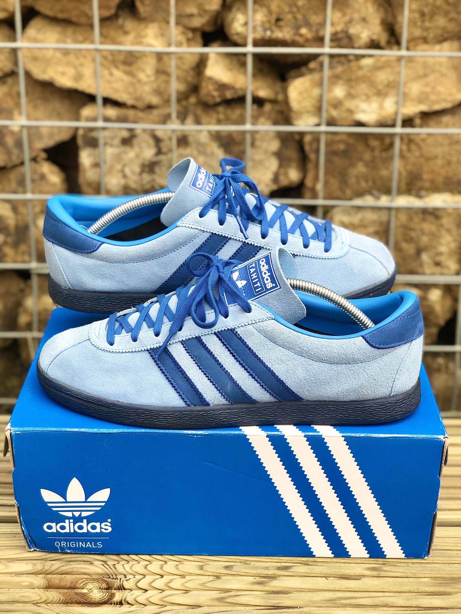 adi.das_enthusiast on SALE**** Adidas Tahiti 2015 (UK9.5) £125 TYD RT's appreciated as always https://t.co/lKvjxoE58N" / X