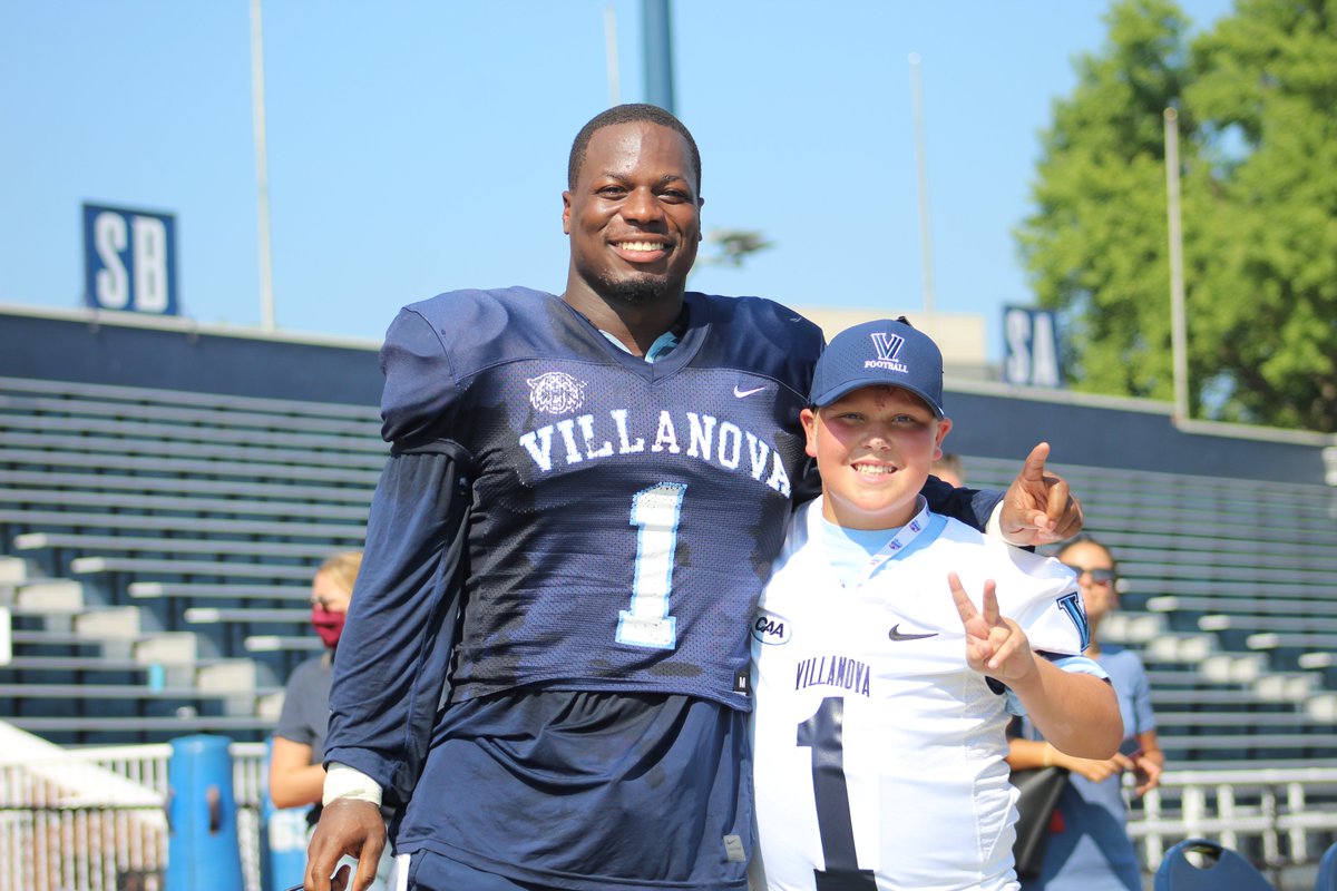 NovaFbRecruit's tweet photo. Welcome to the FAMILY Anthony! We are EXCITED to have our newest @NovaFootball team member join the squad officially! A big THANK YOU to Anthony's family and @GoTeamIMPACT for making it all happen! #TapTheRock https://t.co/lhxRaGm0sp