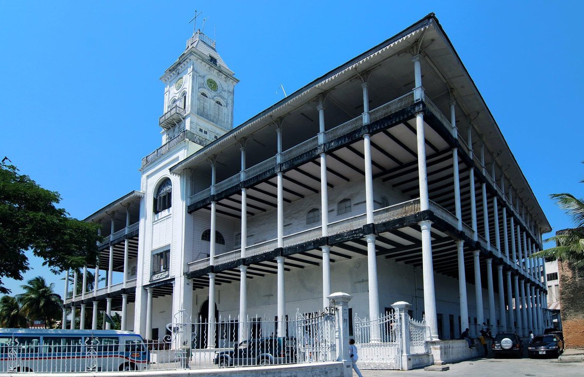 zoomafrika1's tweet photo. The House of Wonders in Zanzibar, Tanzania was the first building in East Africa to have an elevator. It was also the first building in Zanzibar to have electricity.

The House of Wonders suffered minor damages during the Anglo-Zanzibar War of 1896. https://t.co/KE3j0CmiVV