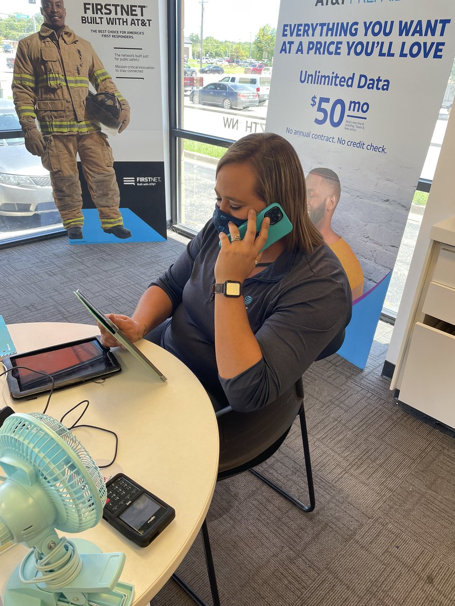 simon1andonly's tweet photo. Happy Tuesday Blitzday!!! Getting those leads in!!!!! #ATTworklife #KAMO #leadingtheway #primetime #salesforce #coldcall #wegotleads🤘🏼🤘🏼🤘🏼 #22lbbananabread https://t.co/qrh8O1VM5E