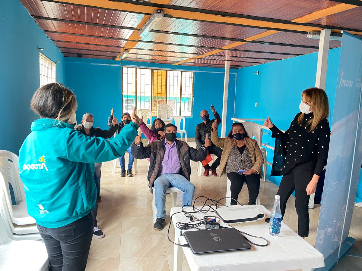 habitatbogota's tweet photo. #Hoy socializamos las etapas de las obras de mejoramiento de vivienda que realizaremos en el sector de Jalisco en Ciudad Bolívar. 

En total, intervendremos 54 viviendas del sector que beneficiarán a 172 ciudadanos. 

¡Seguimos haciendo de Bogotá, el mejor hogar! 🏠 https://t.co/qbeuHLgYre