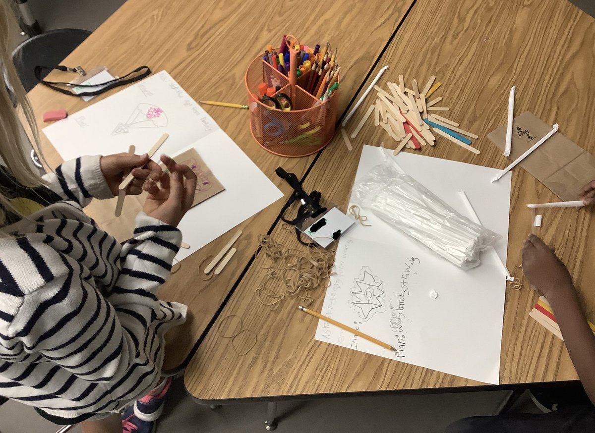 sbsdCCSTREAM's tweet image. Right back into the &quot;STREAM&quot; of things. I love how these #3rdgraders can imagine so many different designs from 4 simple supplies! #STEMeducation #SBSDSTREAM #CCSTREAM #EDP @SolanaBeachKids @SolanaBeachSD
