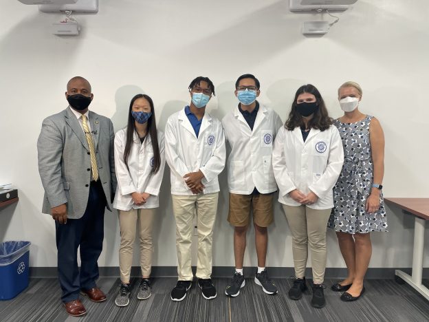 HoustonISD's tweet photo. The FUTURE health heroes starts now in #HISD 
https://t.co/yyZA6k2j0b @DebakeyHSHP 
#ReadySetGoHISD https://t.co/e1ieN8w63k