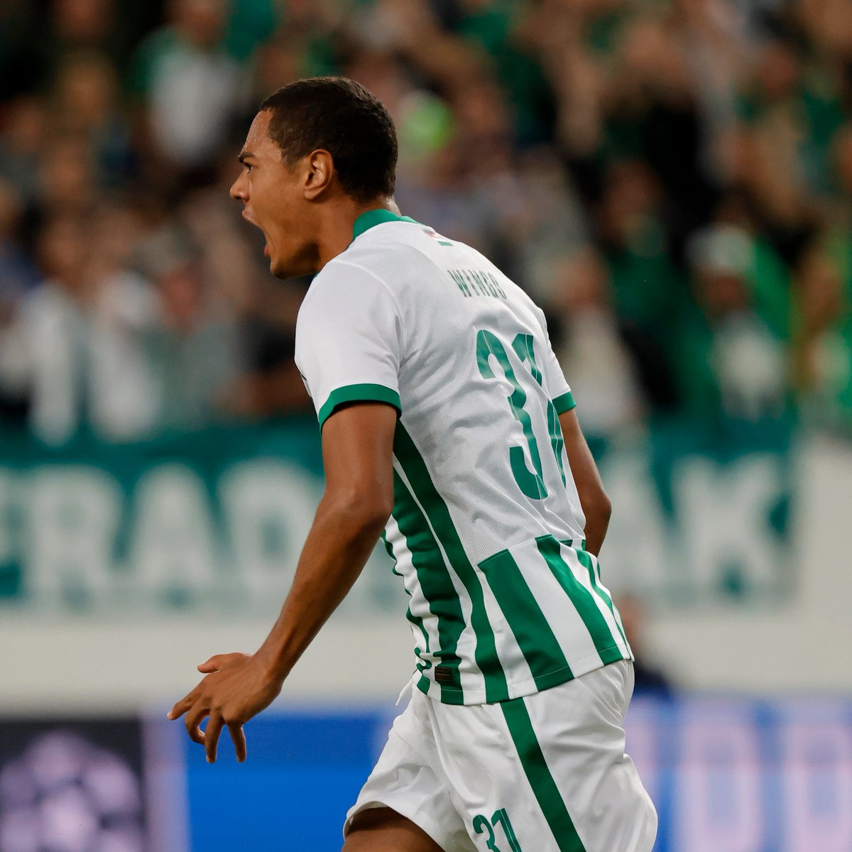 ⚽️1⃣8⃣ Wingo 
⚽️2⃣7⃣ Mmaee 

💚 Ferencváros ahead on the night against Young Boys!

#UCL