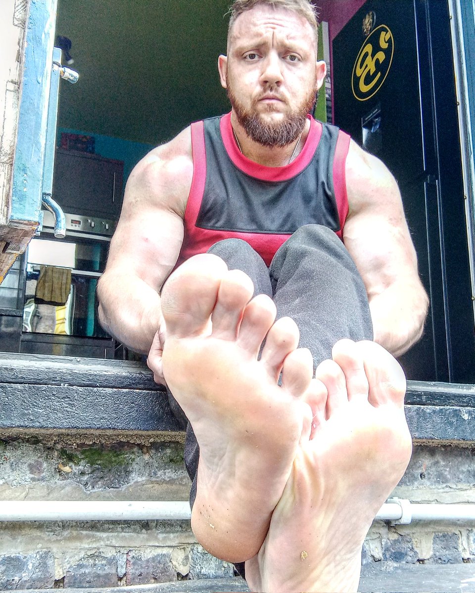 FOOTMASTERUK3's tweet photo. Nice and warm day all day barefoot on the garden 😈 @alphaxfindomrt @FindomDebtGod @RTrealAlphaMale @RT_Foralphas @RtFindom15 @RTboy_ @RTforAlphamale @RT4DomMusl @rt4dom @feetseduction__ @CockyStr8boyz @KinkyNorthLad @mixxl2020 @footfag5000 @FootFagSlut @footfag_slave @footfagLA https://t.co/NyZq8VDb9q