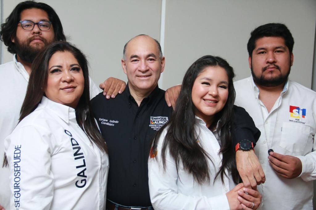 Mi familia siempre ha sido la base de toda mi fortaleza y energía para seguir adelante día a día, gracias por estar hoy festejando conmigo un año más de vida y por estar cada uno de los días.

Muchas gracias a todos los que me han felicitado hoy, su apoyo me hace muy feliz.