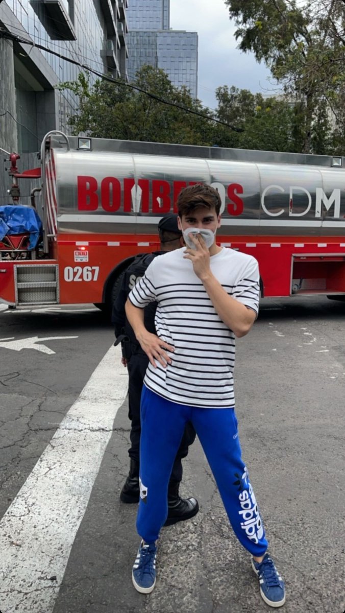 lovessvaldo's tweet photo. Nadie:
Absolutamente nadie:
Pedro cuando se quema su edificio: https://t.co/SEDMefQRzr
