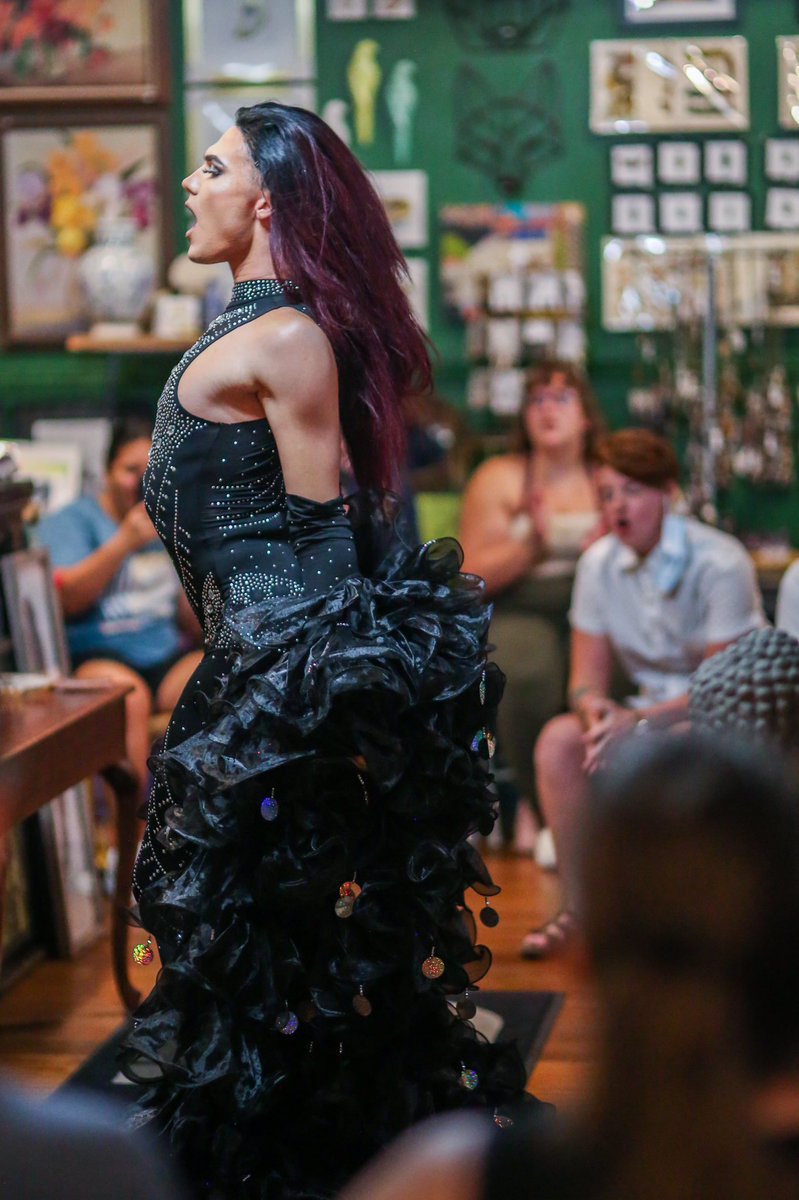 k_theadora's tweet photo. Check out these amazing performers from the Sci Fi special at #hamptondesignsstudio 

@MissAprilRose_ @SadahRobinson #theonlykalinda #tiffanykay #beelzebabe #drag #dragqueen #dragking #indydrag https://t.co/IV49s72Wjl