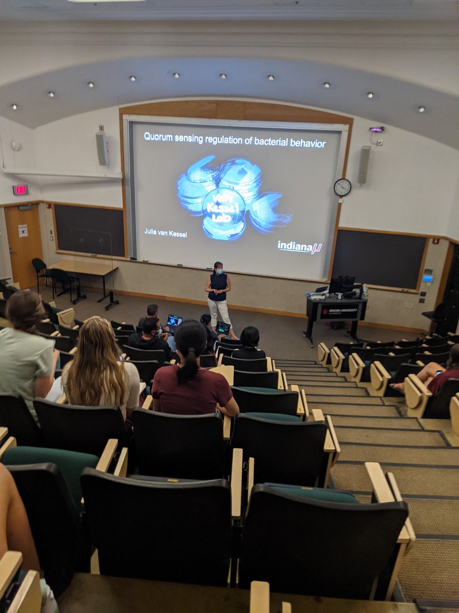 Doc_Boc's tweet photo. @Biolluminator getting ready to do her thing. #ScienceWife https://t.co/weVa8GUre6