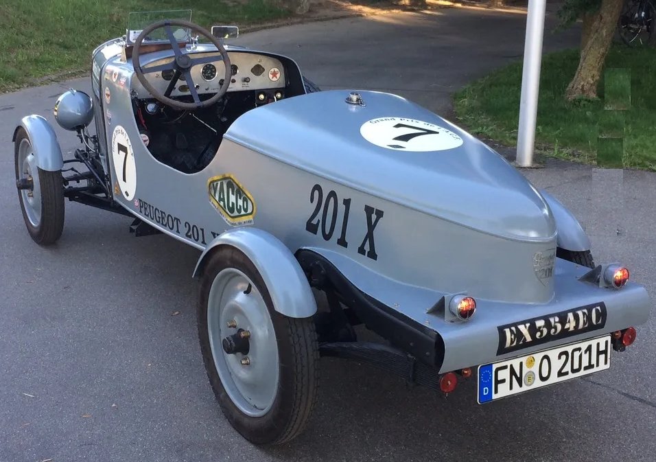 UltimativCars's tweet photo. And the story continues: @RA56064291 is n°201.
The #Peugeot #201X (1932; 20 units) was a project w/ @Bugatti to develop a racing model, based on the P201; #Bugatti's units were called #Type48.
After the death of test-pilote #AndréBoillot (1891-1932), the project was stopped ... https://t.co/6cBO9ugunw