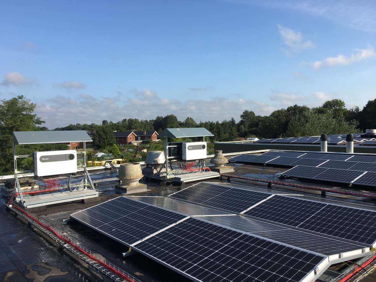 Mooi weer vandaag voor de oplevering van de zonnepanelen op het <a href="/AdelbertCollege/">Adelbert College</a> in Wassenaar. Leuk om na de begeleiding van het offertetraject in werking te zien! #schooldakrevolutie