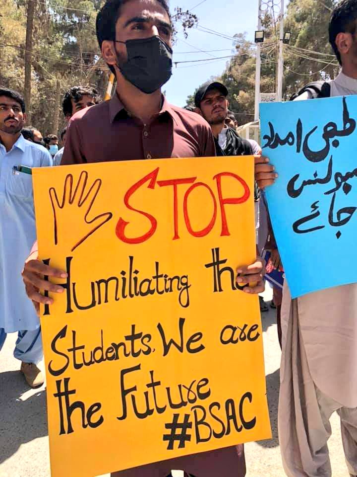 MahekanBalochh's tweet photo. Stop humiliating the students,we are the future.
#ResolveUOBIssues https://t.co/eUsB3wvTxD