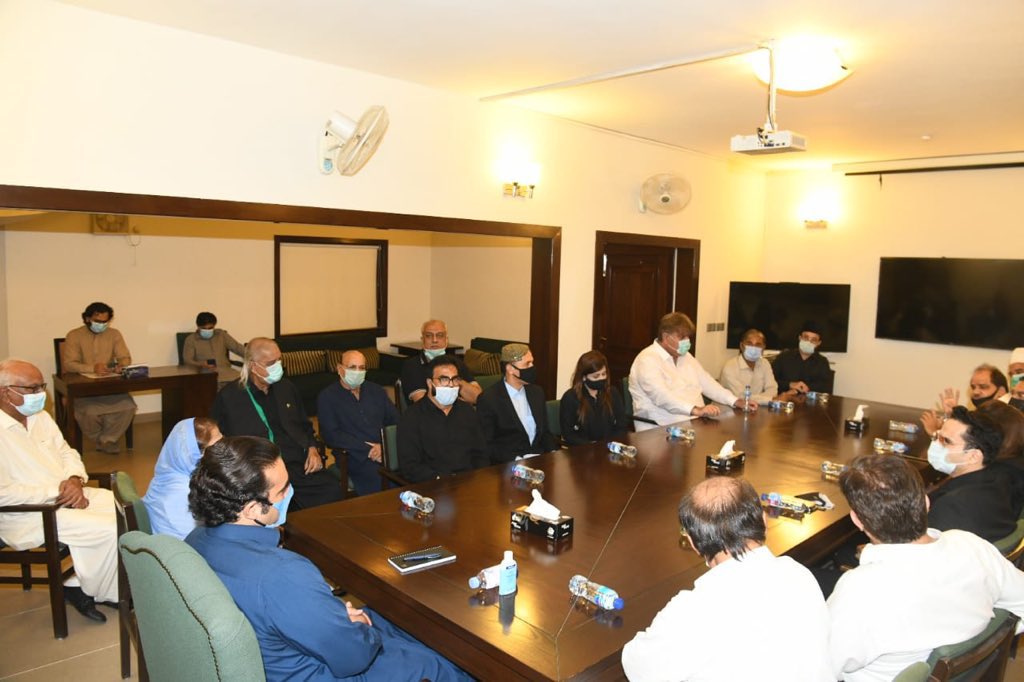 مجھے اُمید ہے آپ لوگوں نے کراچی کا مقدمہ ppp 🇱🇾  کی قیادت کےسامنے رکھا ہوگا.خاص کر اُن مہاجر ورکرز کی بات کی ہوگی جو حال ہی میں ppp میں آئے ہے سب کشتیاں جلا کر <a href="/SumetaSyed/">Sumeta Afzal Syed</a> @BeingAliRashid <a href="/TehsinAbidi/">Syeda Tehseen Abidi</a> <a href="/SMNaqi21/">SM Naqi</a> <a href="/AreaFederal/">PPP f.b area district central</a> <a href="/SaeedGhani1/">Senator Saeed Ghani</a>  #BadalRahaHaiKarachi