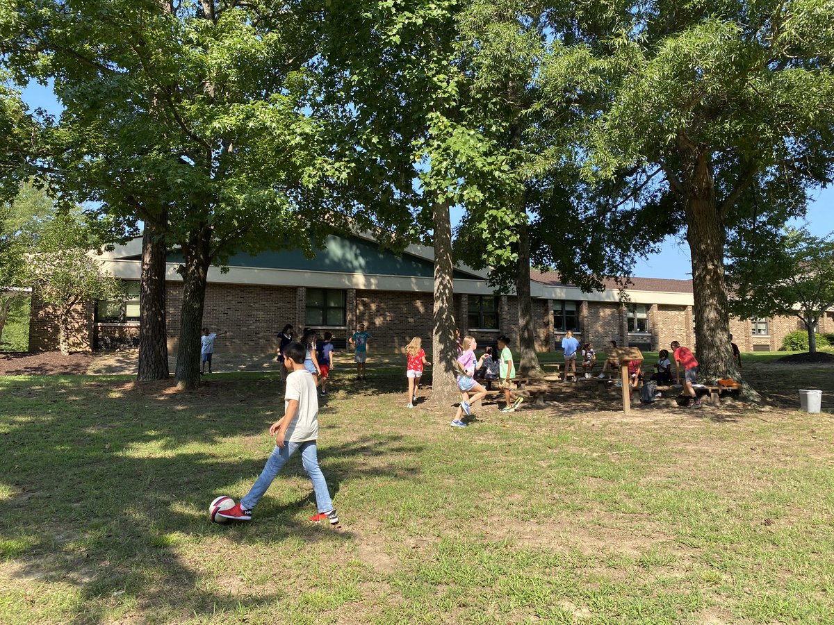 megankim5th's tweet photo. Synergizing at recess @CloverHillES #chescoffeebean https://t.co/atwWyoO4z4