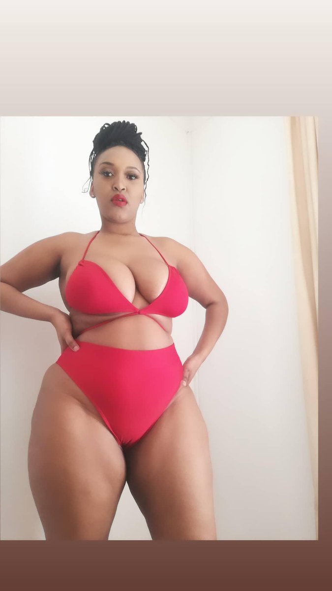 ChrisExcel102's tweet image. She is the Queen that she thinks she is!! 👑