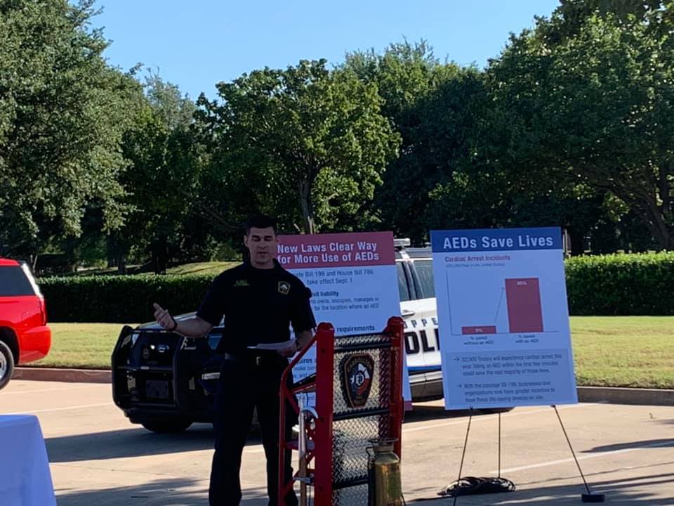 CarrolltonTX's tweet photo. Carrollton Fire Rescue partnered w/ @AED123team, the @RedCross, &amp; others to acknowledge new state legislation (SB199 &amp; HB 786) making it easier for businesses &amp; orgs to have functioning AEDs on site, &amp; requires 911 dispatchers be trained in CPR. Both measures go into effect 9/1. https://t.co/KwkNt4PvTM