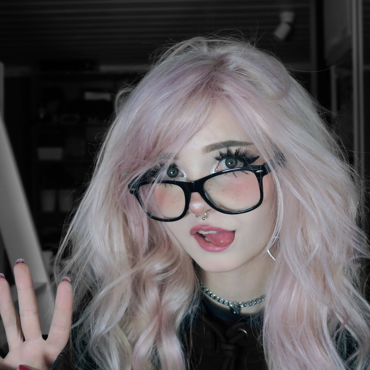 milk_g0re's tweet image. Vampire cat girl gf living in a liminal space basement kind of beat