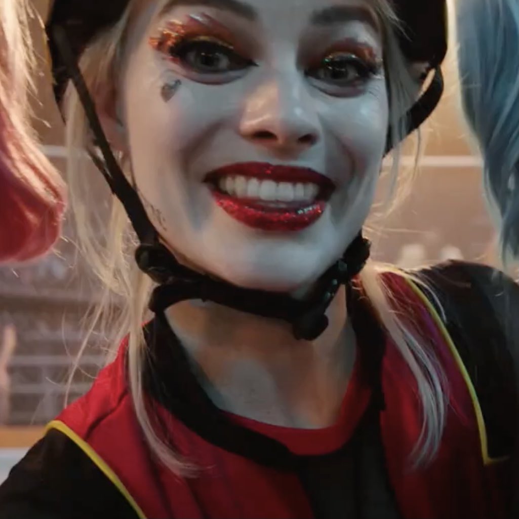 ♢ Margot Robbie on the set of Birds of Prey (2020)