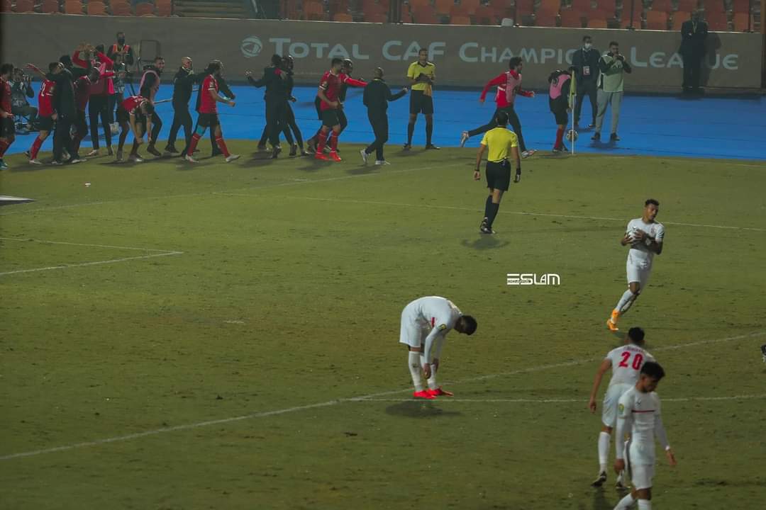 AhmedArafa72's tweet photo. عاوز اقولك اننا معانا 42 دورى و 37 كأس مصر و 10 ابطال افريقيا و 11 سوبر مصري و 7 سوبر افريقي..... 

كلهم كوم و القاضيه دي كوم تاني خالص ، فرحة ايه و جمال ايه و دلال ايه دنيا تانيه خالص ربنا ما يكتبهالك ابدا يارب 😀❤❤
فى حب القاضية و فى حب ليلة 27 و فى حب التاسعه 😘😘 https://t.co/q9SdZNwVhB