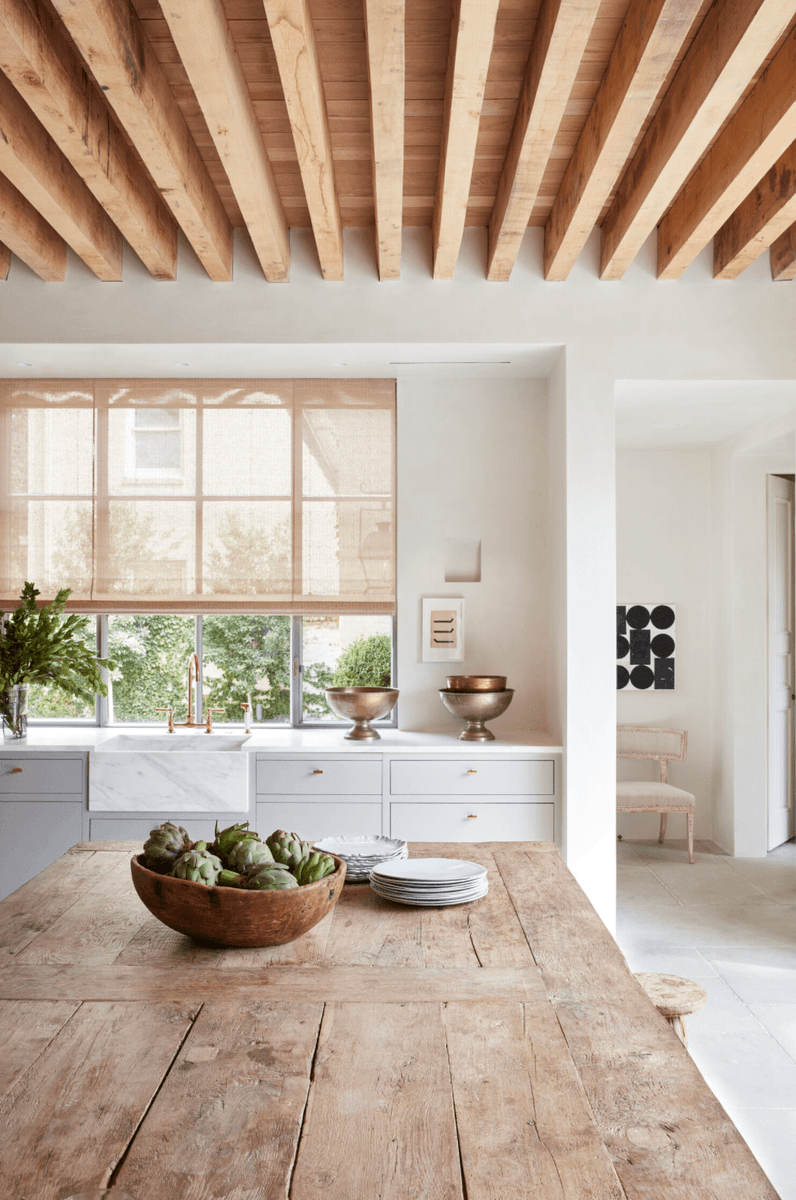 COCOCOZY's tweet photo. Today's kitchen inspiration! A dreamy space designed by @jilleganinteriors ! I love the wood beam ceiling. So beautiful and rustic while still feeling luxurious. What do you guys think? #BringStyleHome #COCOCOZY #soCOCOCOZY https://t.co/vZrGoIVFww