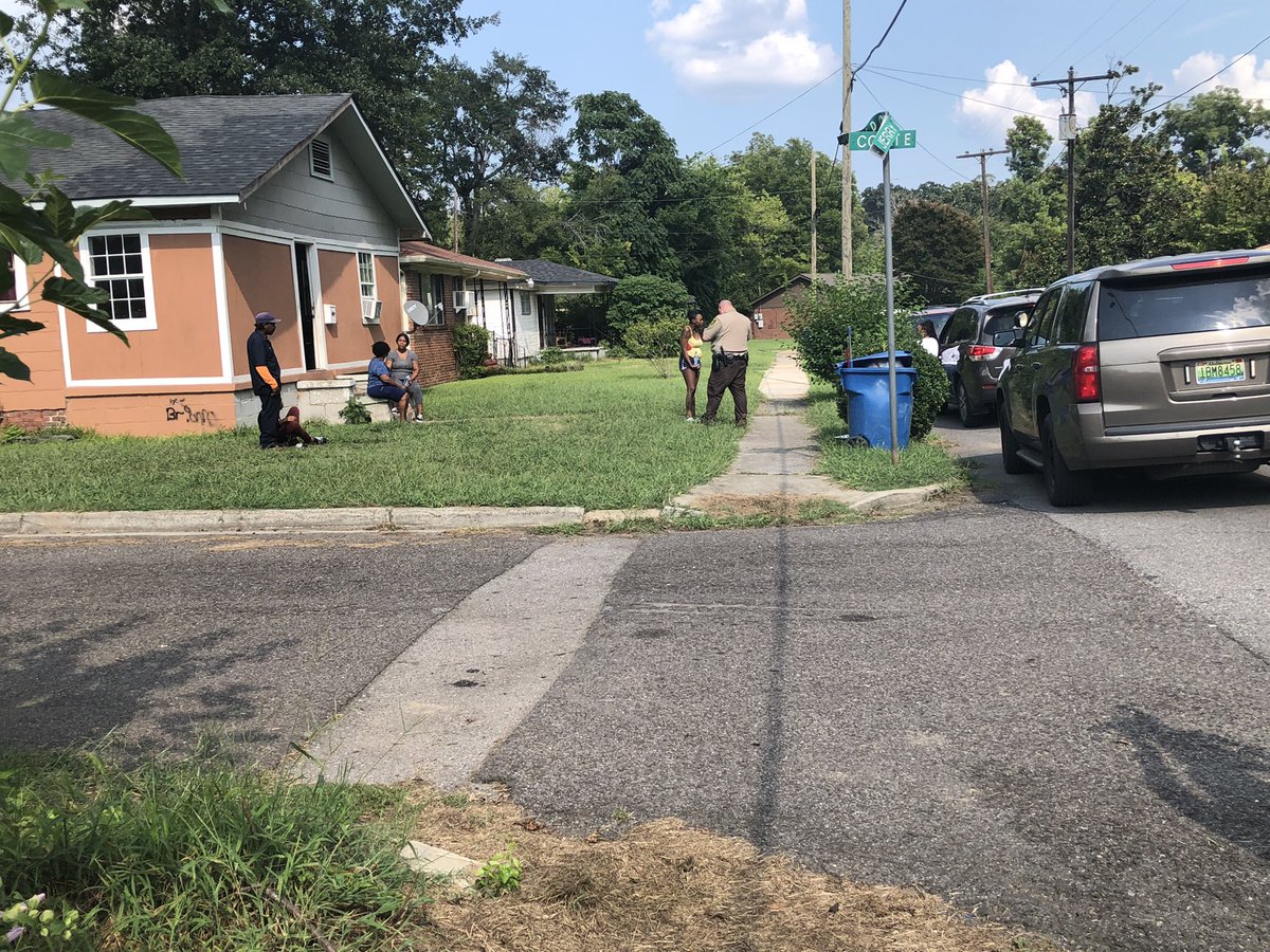 ByronKhalilTV's tweet photo. Jefferson County Sheriff’s deputies searching for 4 day old baby abducted from home in Fairfield. Working to learn more from investigators @abc3340 https://t.co/vnsaI3qTtr
