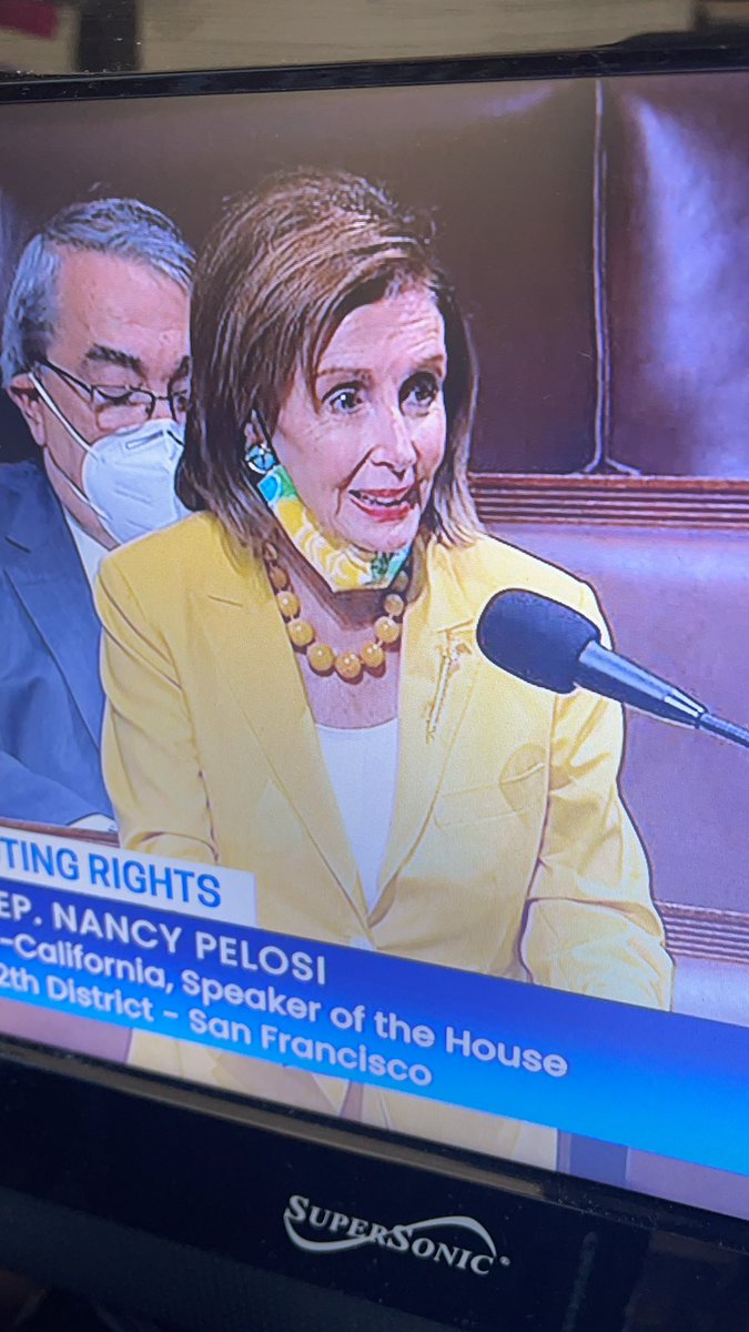 Just here to say @SpeakerPelosi looks great in yellow today! 

#YellowRoseofTexas #MissTexas #MadamSpeaker