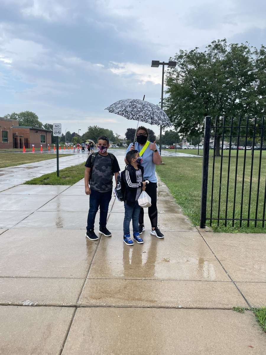 AmberKenis's tweet photo. A big thank you to all staff who do whatever they can to make sure students feel safe and have fun! Rain or shine the Lieb staff is there! https://t.co/ok3gvX4k8H