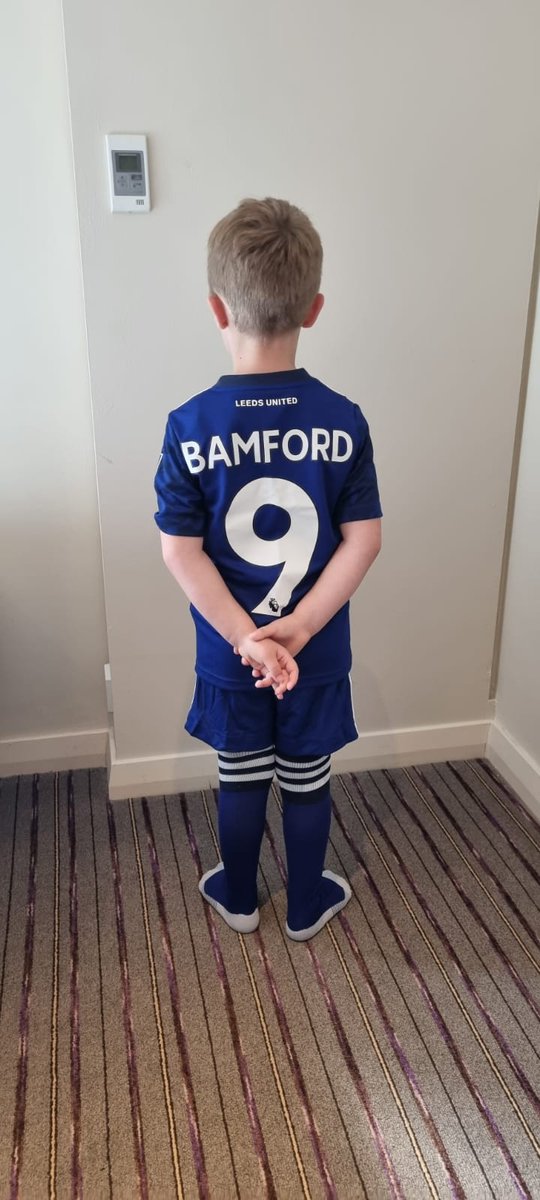LauraSug91's tweet photo. My sons first time to Elland Road, it's his birthday Friday and it was a surprise to take him today and to have a new kit with his favourite player on the back @Patrick_Bamford 
A great result to finish it off too👏 
@LUFC https://t.co/xgnrVygTH0