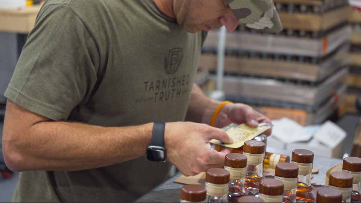 Tarnished_Truth's tweet photo. #DidYouKnow that we still labels many of our bottles by hand? It's an art that requires 90% patience + 10% skill 😎 #tarnishedtruth https://t.co/06eiwzpe1K
