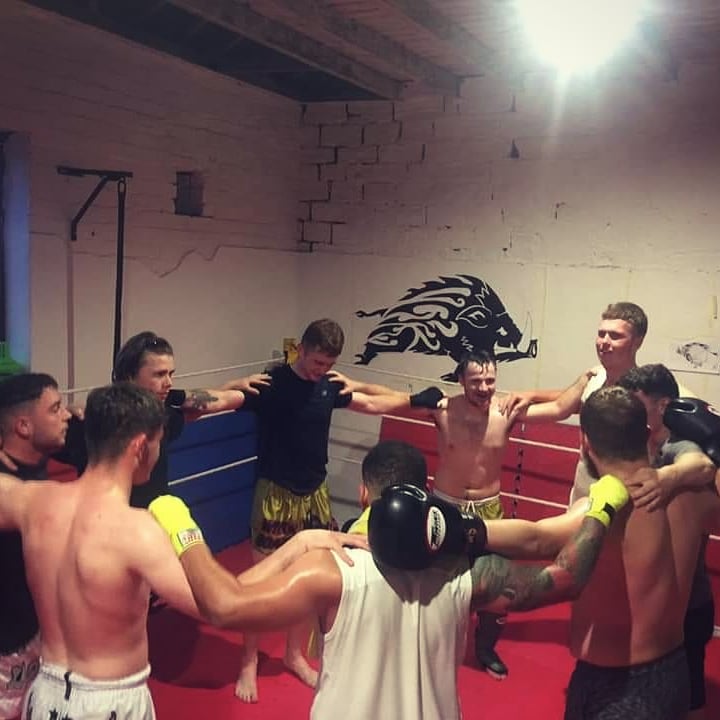 MuayWild's tweet photo. A game of two halves tonight’s session. Proud of the lads who were late. It would have been very easy to turn round and go home. But you battled through the Elland Road traffic 🚦🚘 and then put the graft in in the session 🥊🐗💪
#muaythaitraining #ABAW #leeds   #wildboars #graft https://t.co/5sFdgK17rw