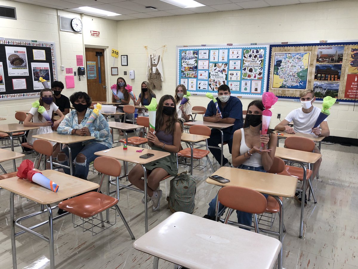 WHFrau's tweet photo. Willkommen! Ss create their own #Schultüte to celebrate our first day back to school! @WHRHighSchool https://t.co/5vc9Q0VJlz