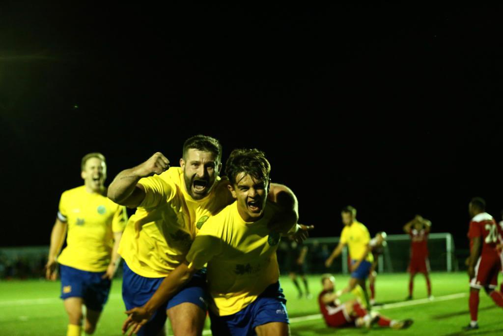 AscotUnitedFC's tweet photo. What the @EmiratesFACup is all about 💛💙

@Sam_Evans2003 who has been with the club since 4 years old scores the winner in a 5 goal thriller in the preliminary round of the FACUP 

#WeAreAscot💛💙 https://t.co/4BHCwjax9T
