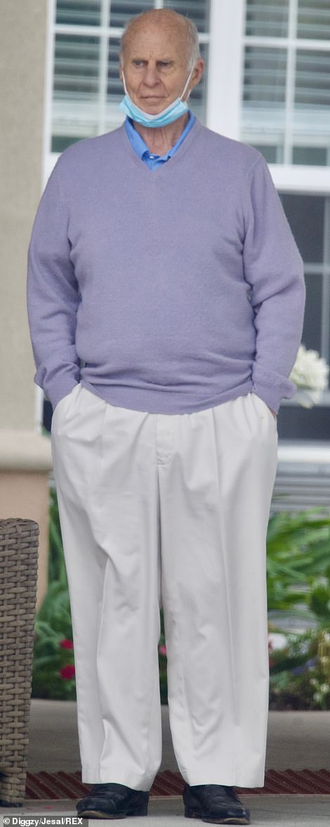 RonaldRichards's tweet image. No bags, scripted photo opp., "exclusive" story, no notice, something isn't adding up.  We should have an update by tomorrow.  #girardifraud  Stay tuned...