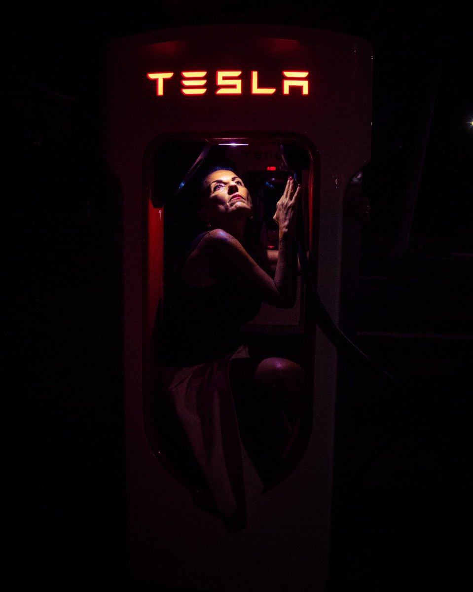ivanotesta's tweet photo. Ehi @elonmusk &amp; @Tesla don’t make #supercharger too fast! We need time for shooting! https://t.co/zg1ZNo5242