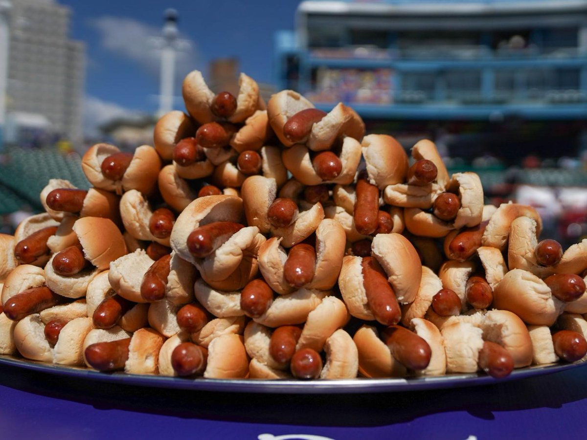 Study says eating a hot dog shortens your lifespan by 36 minutes ottawasun.com/news/weird/stu…
