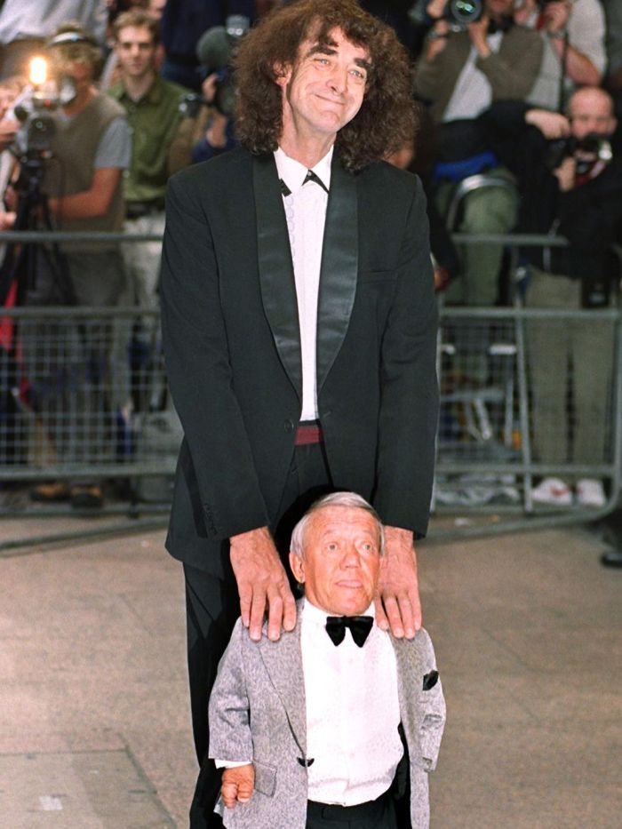 RT @SWArchival: Peter Mayhew and Kenny Baker at the premiere of Star Wars: Episode l - The Phantom Menace (1999) https://t.co/ixhM2ENum7