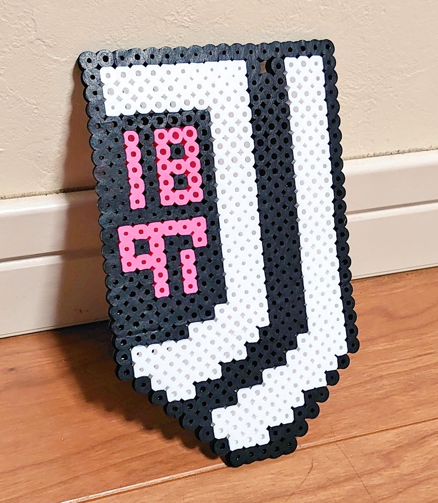 Piero アイロンビーズでユベントスのロゴを作った Juventus 作ってたらこのロゴが紋章 盾の形をしてることがよくわかる 17がお気に入り T Co Ayp9beqf4o Twitter