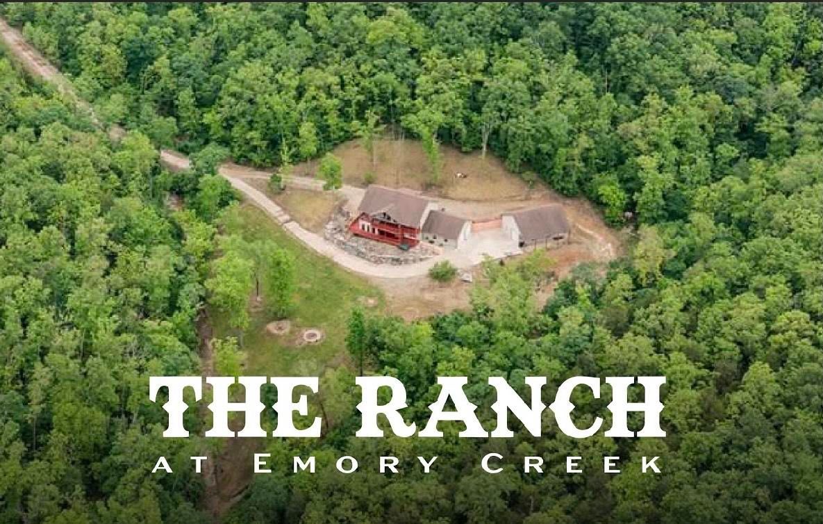 GroupFarris's tweet photo. Who do you know who would love this amazing  3 BD 4 BA 3,328 SQFT home with 58 acres of outdoor paradise right here in the Ozarks? Have them call us for a private showing! 417-598-0180

https://t.co/2PgnpWUiyL

#YourTrustedRealtor #FarrisRealEstateGroup   @MurneyRealtors https://t.co/NLwjHkvZab