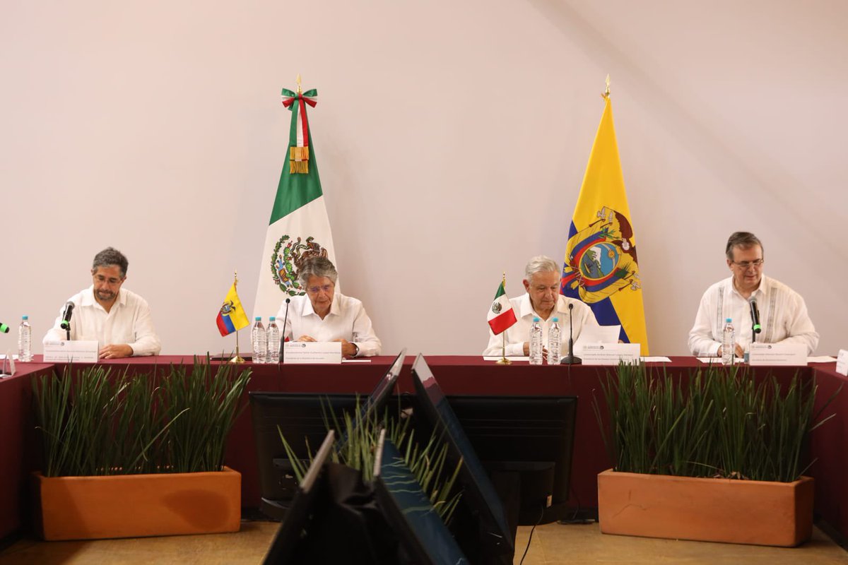 LassoGuillermo's tweet photo. Fructífera reunión entre Ecuador y México para fortalecer el trabajo en conjunto por el bienestar de todos los habitantes.

Estrechamos relaciones comerciales y de cooperación. Este el camino hacia la prosperidad y el desarrollo. 🇪🇨🇲🇽 https://t.co/i1KsmSlKz7
