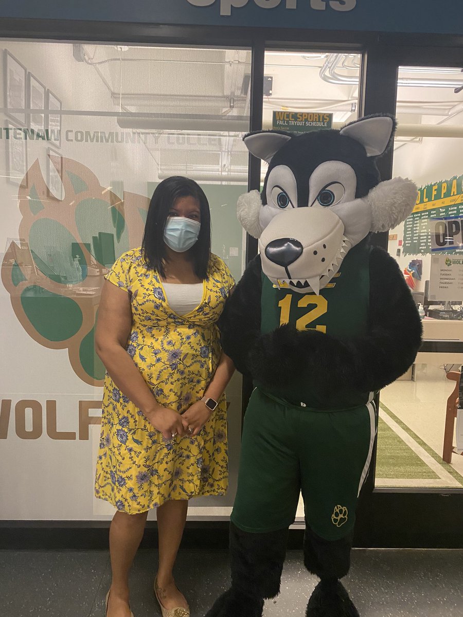 HigherEdAshleyW's tweet photo. Had the opportunity to (safely) meet Alpha, our @washtenawcc mascot today at our #wellnessday! What a wonderful way to kick off the academic year - here we go! @Sports_WCC https://t.co/yEyk2dWlTM