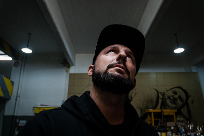 NolanRada's tweet photo. 📸✍️Pude conocer el taller de @martinronmural, entrevistarlo y retratarlo para @VICEenEspanol:

🗨️ "Cuando te sacás la foto con el mural, le estás dando vida a esa fantasía". 

🔗 Acá pueden leer y ver más: https://t.co/9elZEtknHA
🔥La fotografía del mural es de Robert Lang. https://t.co/CMhnUkNoG7