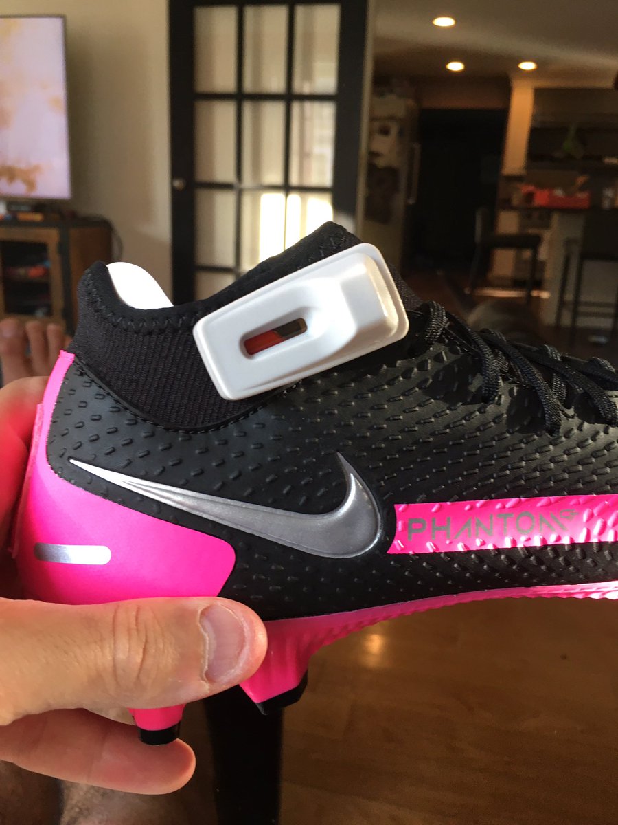 ayavarow's tweet photo. Come on @dickssportingss we just had these shipped with this tag in them 🤦‍♂️ https://t.co/DPqHXU7wh7