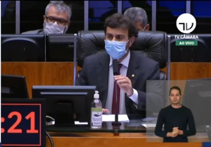 MarceloFreixo's tweet photo. Assumi temporariamente a presidência da sessão na Câmara hoje. O que vocês gostariam que eu colocasse em votação??? 🤔 https://t.co/ikK8bwfBwA