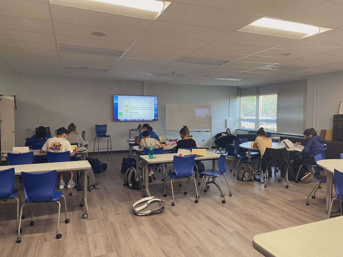 Profra_Castro's tweet photo. Ed Academy in full swing in our beautiful new classroom w/the new squadπ! Diving into our first chapter of college textbook reading, sharing our Aha! Moments so far, and a special AVID visitor off soon to college! #D214EdPrep @Wheeling_Cats @WheelingHS_AVID @HayssKiannah https://t.co/0PQlRb66YH
