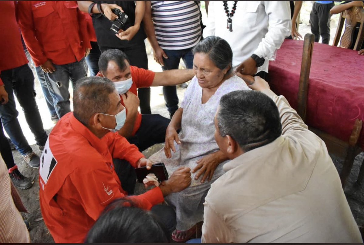 amarcanopsuv's tweet image. Nos vinimos a La Gran Sabana .@NicolasMaduro al encuentro con nuestros hermanos indígenas que se suman junto a nosotros .@PartidoPSUV para la lucha por nuestra independencia y soberanía Patria .@dcabellor @jaarreaza .@delcyrodriguezv @eduardopiate2 @taniapsuv CHÁVEZ VIVE!!!