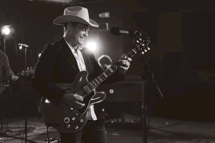 swjames_'s tweet photo. Only 4 MORE DAYS until the release of my
new record "Different Hat" this Friday!
Release Showonly streaming 8/27-8/29!
You can also buy single tickets to the event
we hope y'all
join us. Check it out at the link! https://t.co/SNJKrfqrYD
All Eyes Media https://t.co/UdmIqYin8X