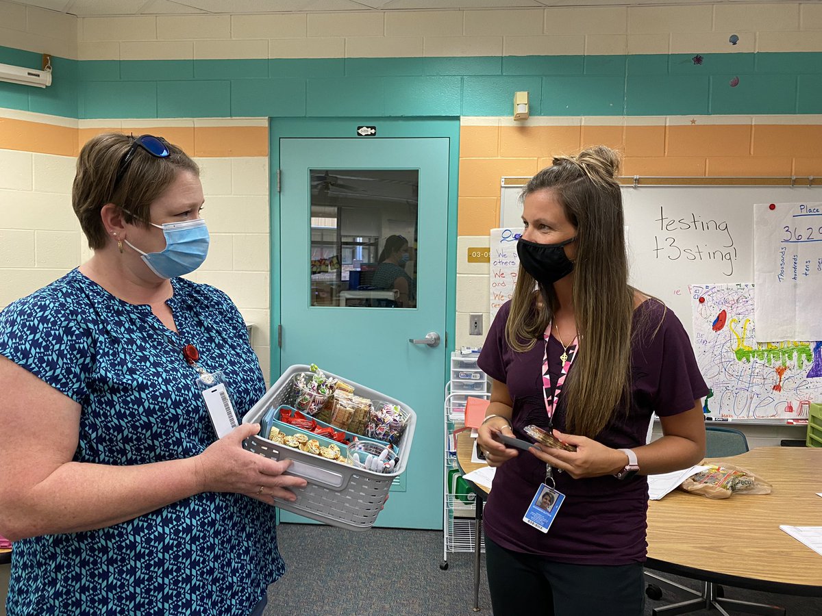 daceyhughes's tweet image. A sweet start to Day #11 with our district math coaches visiting all math teachers at SES this morning to make connections and build relationships. #ManateesMakeitHappen @momentum79 @SSyblis @SES_Admin